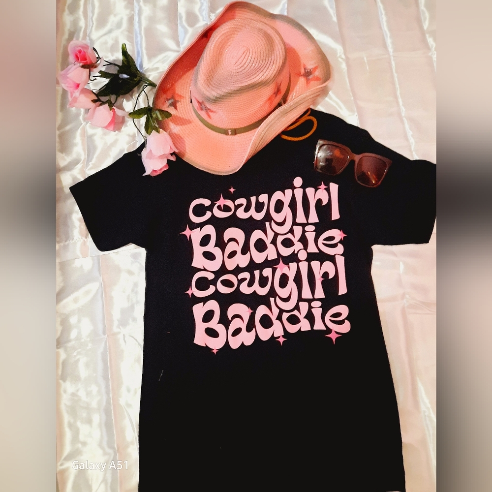🩷#Cowgirl baddie t-shirt. Hat sold separately 🐎